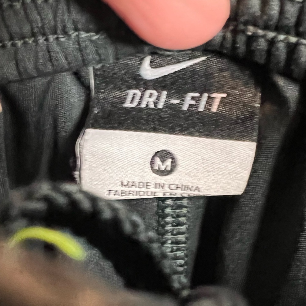 D12.31 Nike Boys Dri-Fit Basketball Shorts Gray Florescent Green/Yellow Medium - Picture 3 of 5